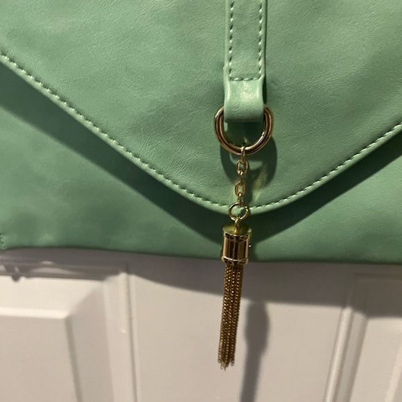 Vieta Tassel Crossbody Clutch – Sage Green | Great Pre-Loved Condition - Picture 4 of 7